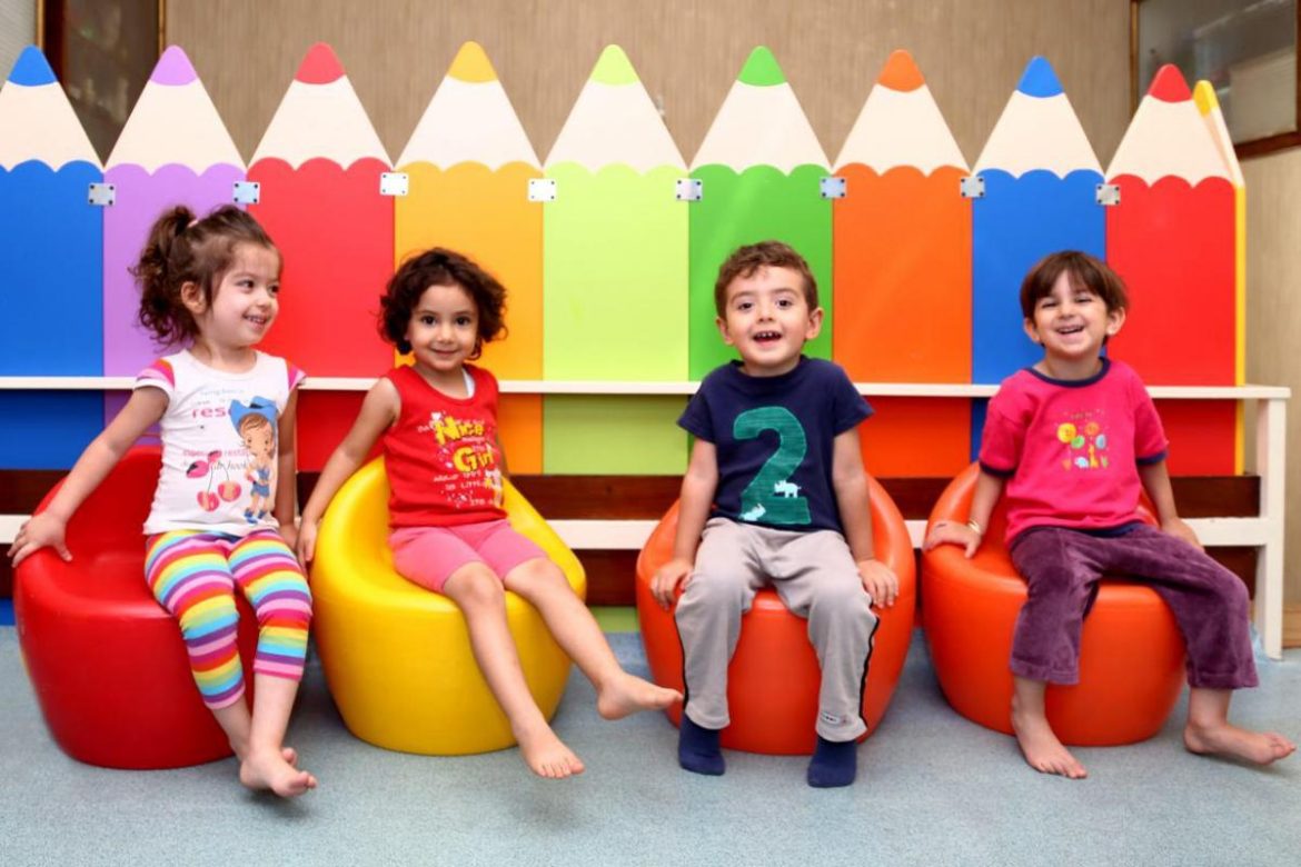 با صندلی پلاستیکی کودک ناصر هوش کودکان خود را تقویت نمایید